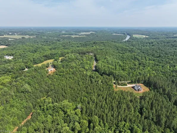 1048 N Goat Pasture Rd, Lexington, NC 27295