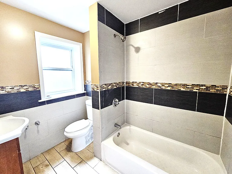 37 N Burnett St #1A — Photo 6