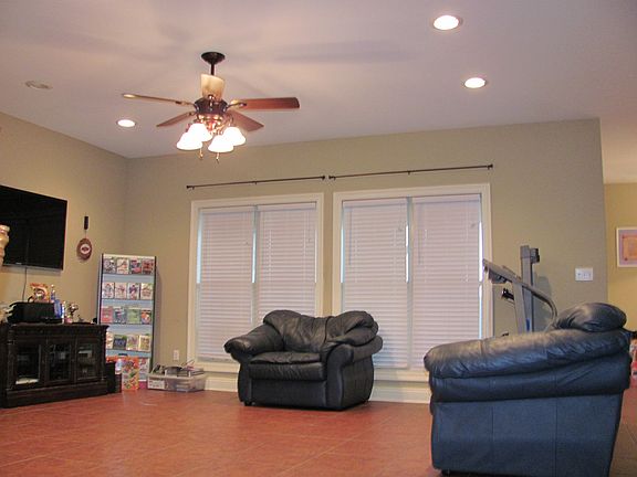 2nd image of 152 Foxglove Dr