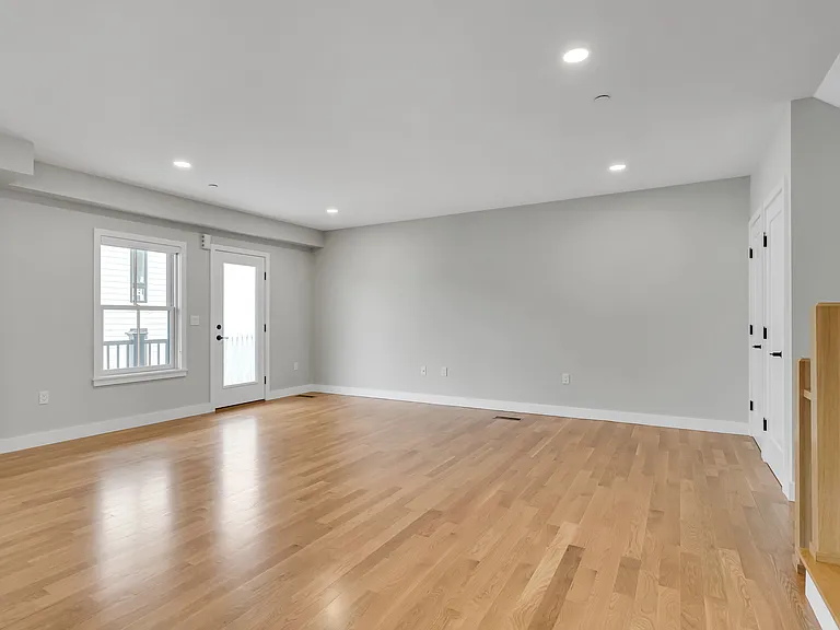 56 Franklin St #B — Photo 14