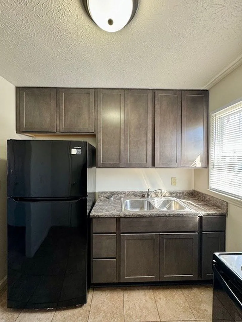 Two Bedroom Apartment for Rent — Photo 2