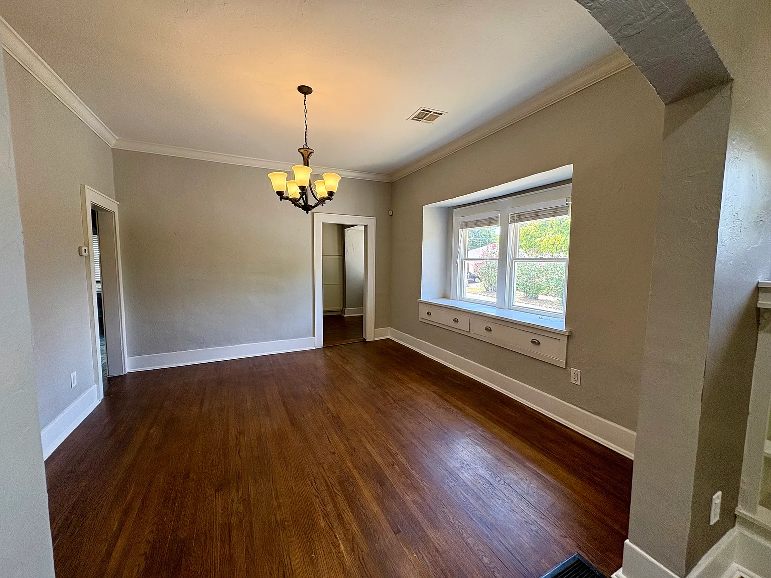 2 bed, 1212 sqft, $1,900 — Photo 4