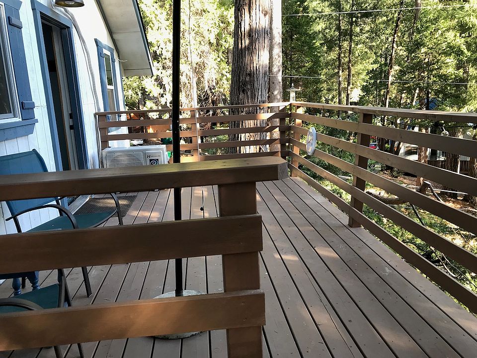 Private balcony up in the trees.