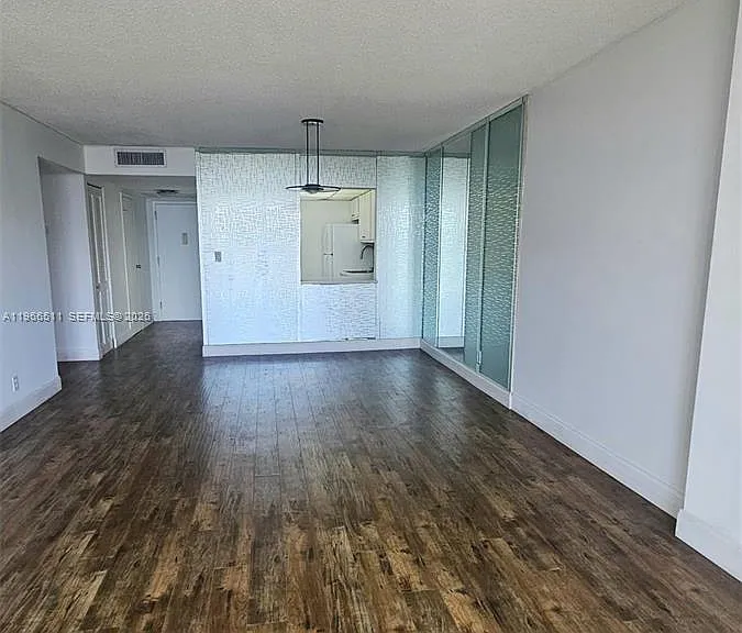 1000 Parkview Dr #605 — Photo 5