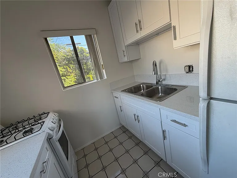 14154 Roscoe Blvd — Photo 6
