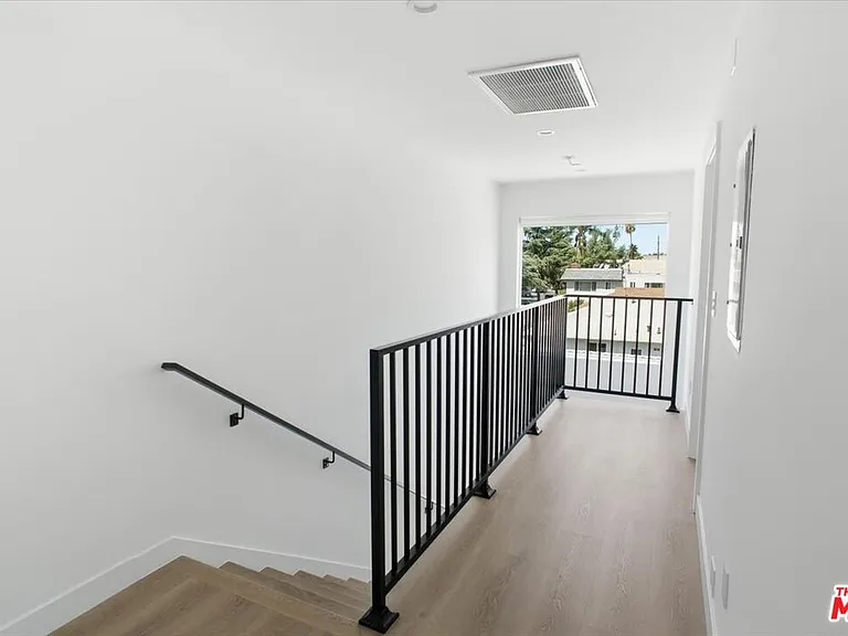 14167 Calvert St — Photo 14