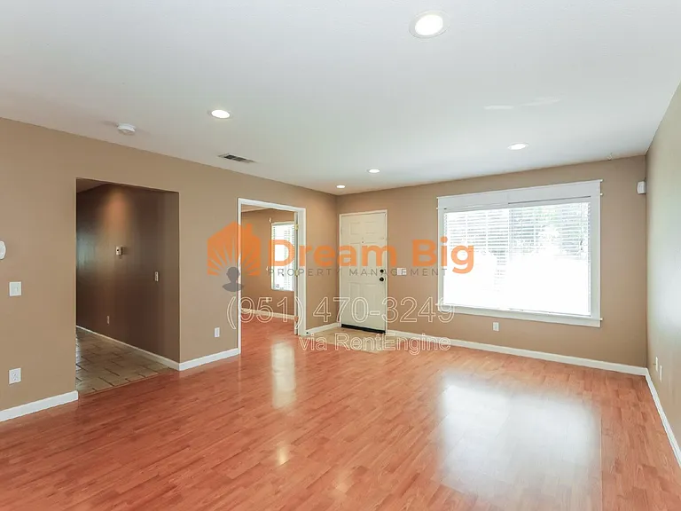 1493 Evergreen Ave — Photo 7