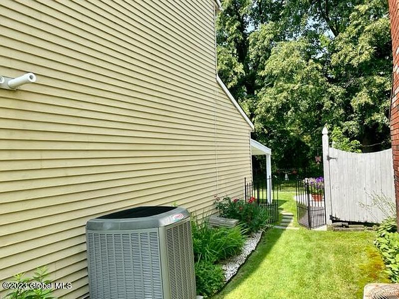 3rd image of 68 Meadowlark Drive