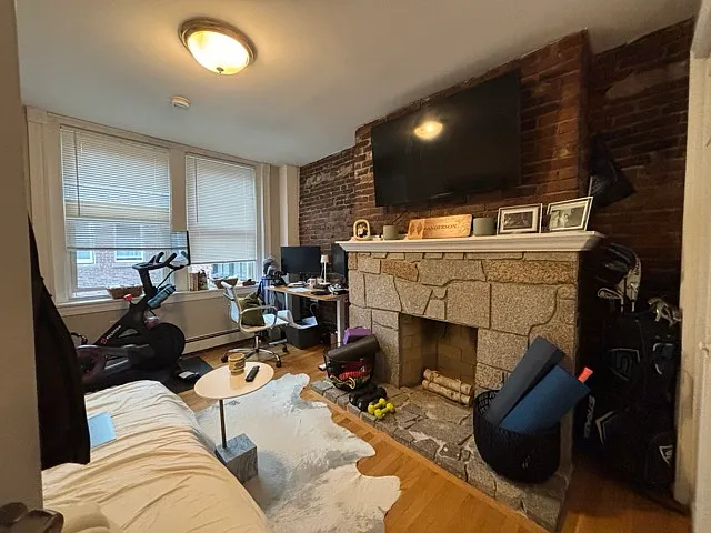 2 bed, 9999 sqft, $4,150 — Photo 2