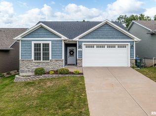 1632 Irish Woods Cir, Davenport, IA 52807