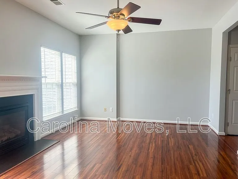 223 Spring Crossing Cir — Photo 6