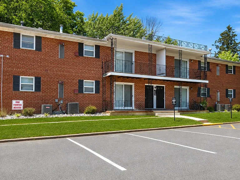 Post and Coach Apartment Homes — Photo 13
