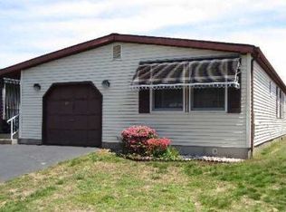 78 Village Cir W, Manorville, NY 11949