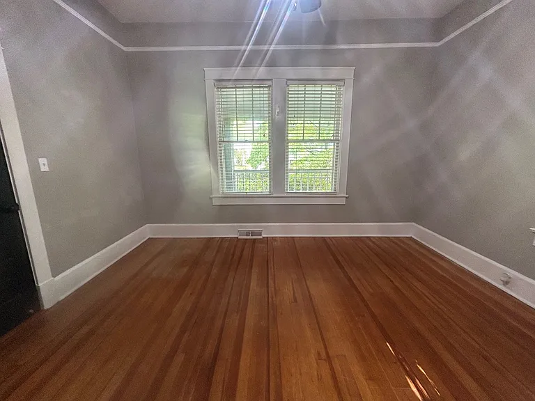 2827 Wilmot Ave — Photo 17