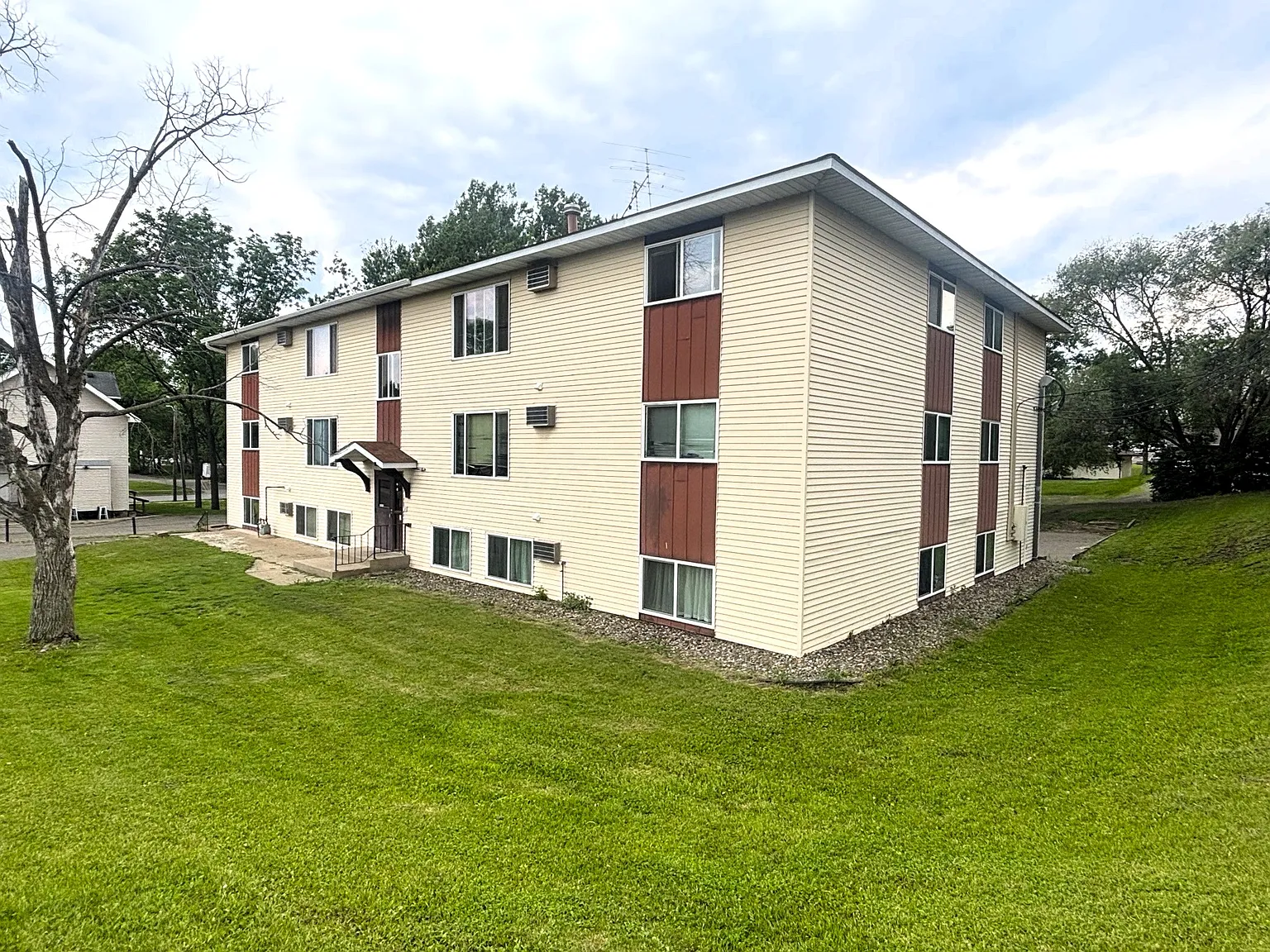 2 bed, $995 — Photo 2