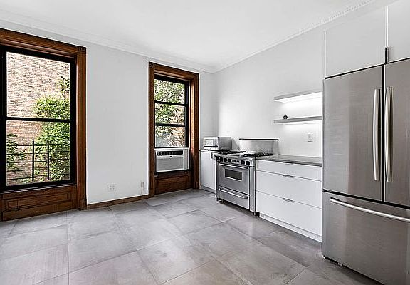 5th image of 531 Manhattan Ave #2