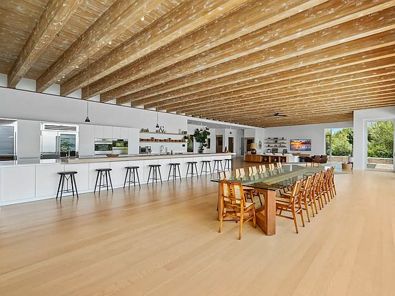 Perfect for both casual and formal dining occasions.