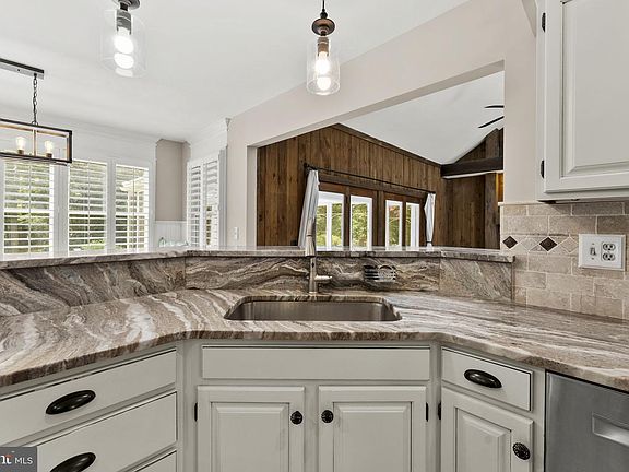 4th image of 21291 Smokehouse Ct