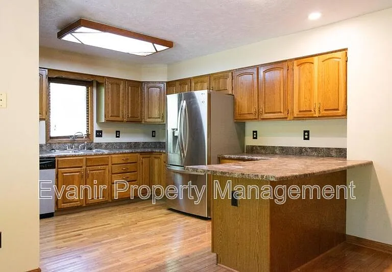 113 Brittany Ln — Photo 9