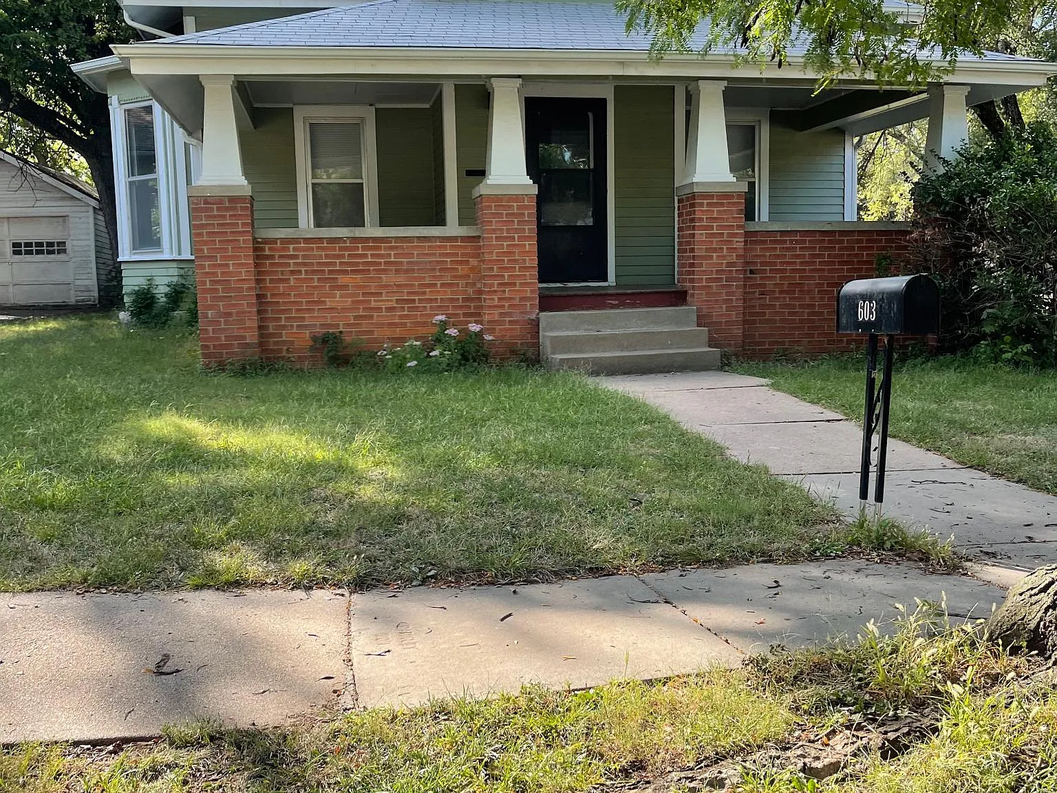 3 bed, 1.5 bath, 1266 sqft, $1,300 — Photo 1