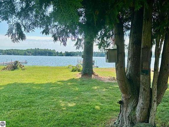 3rd image of 7880 W Cedar Lake Rd