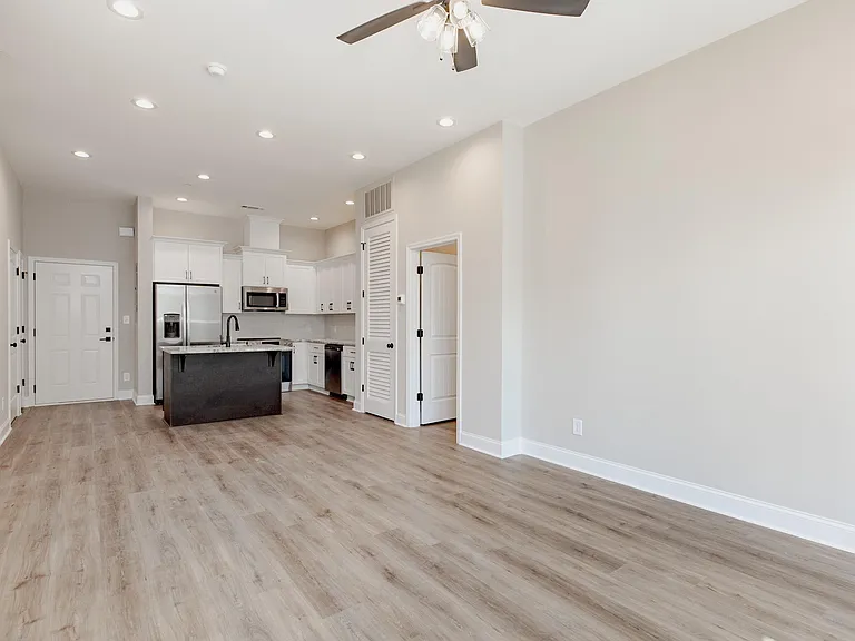 1009 Northside Dr — Photo 16