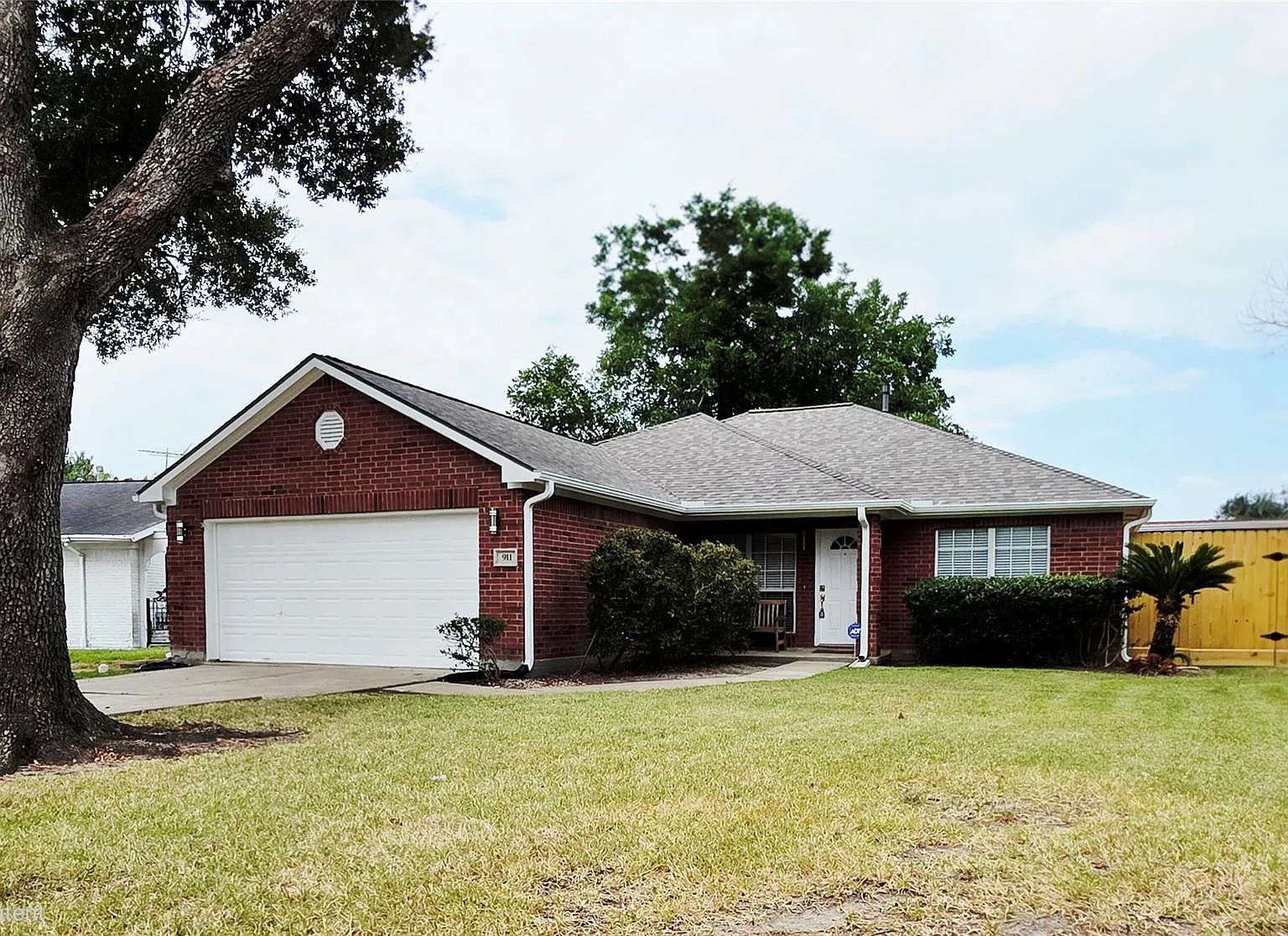 3 bed, 2.0 bath, 1584 sqft, $2,800 — Photo 2