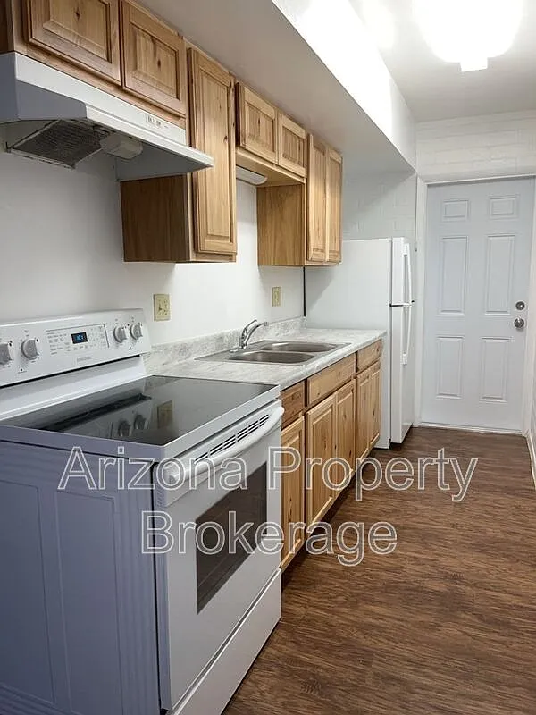 1 bed, 1.0 bath, 550 sqft, $1,000 — Photo 1