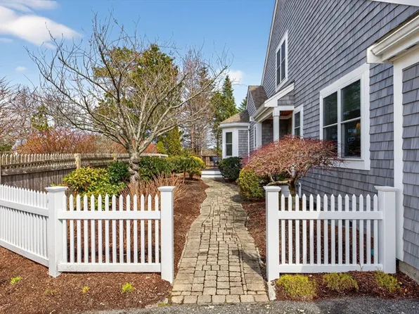 19 Martin Cir Unit 19, Plymouth, MA 02360