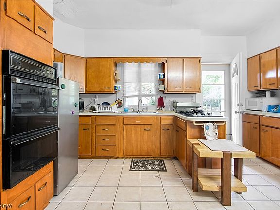 5th image of 3033 West Blvd