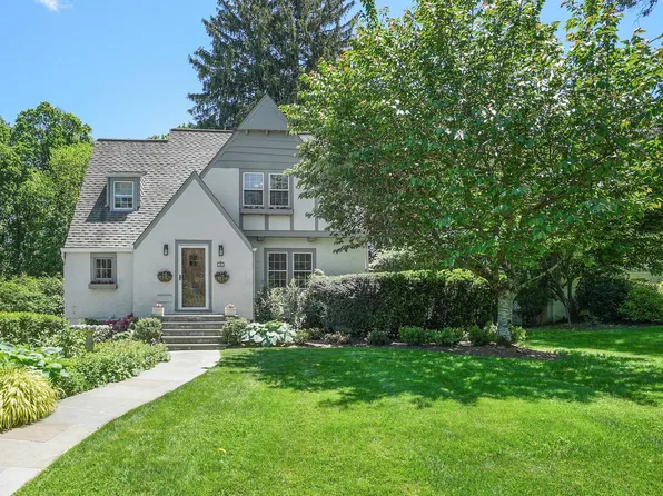 16 Coralyn Road, Scarsdale, NY 10583