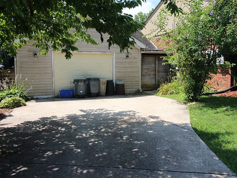 11703 Caplinger Rd #3 — Photo 20