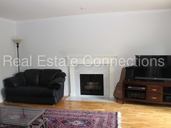 5th image of 1307 Hoover St