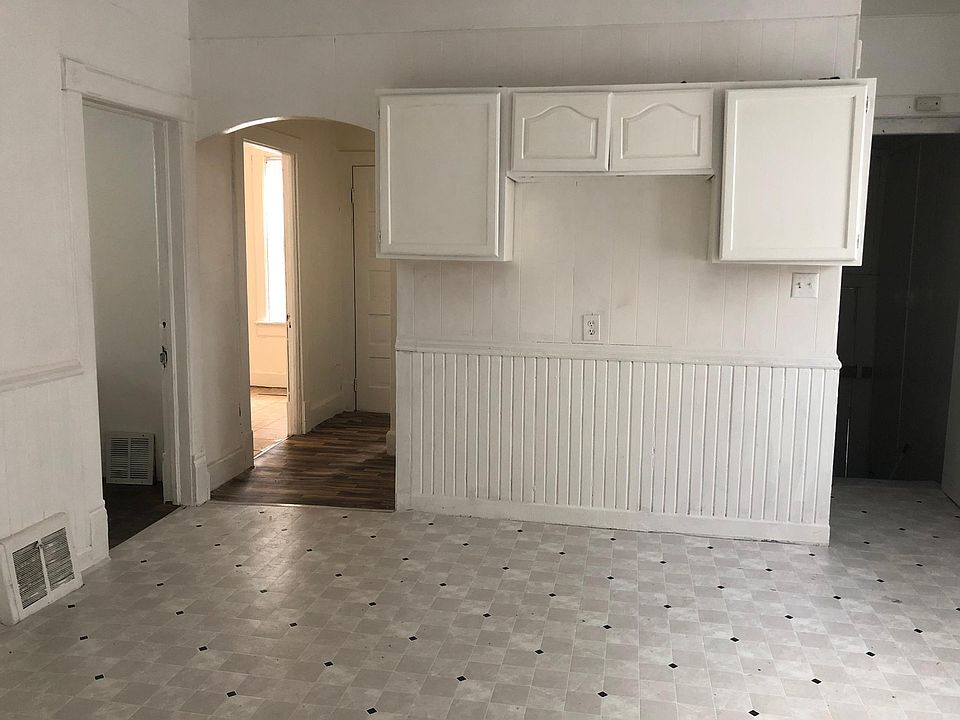2nd image of 3026 N 10th Ln