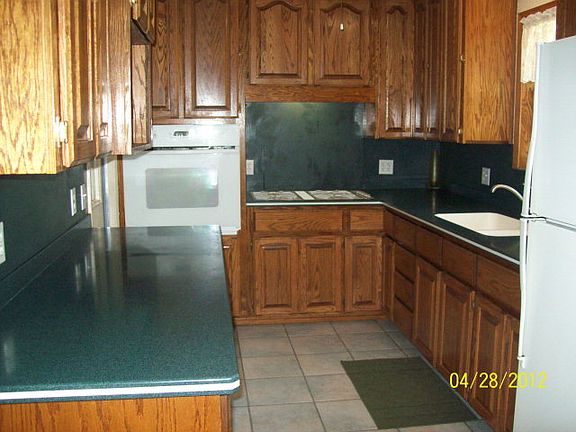 3rd image of 521 Wisteria St