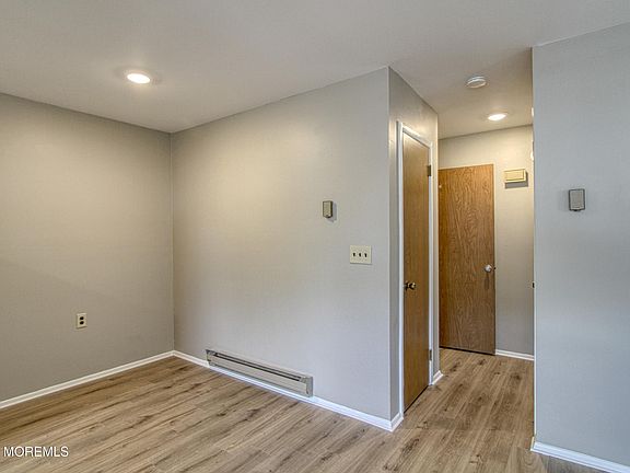 4th image of 146 Hudson Parkway #B