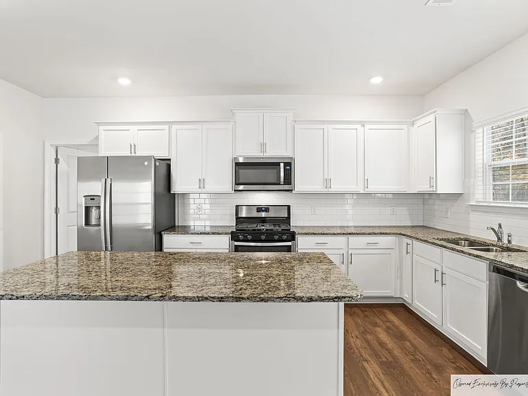 568 Stone Hollow Dr — Photo 5