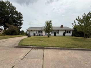 1560 Grandview Dr, Cape Girardeau, MO 63701