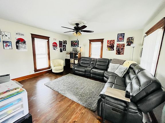 2nd image of 72 South St