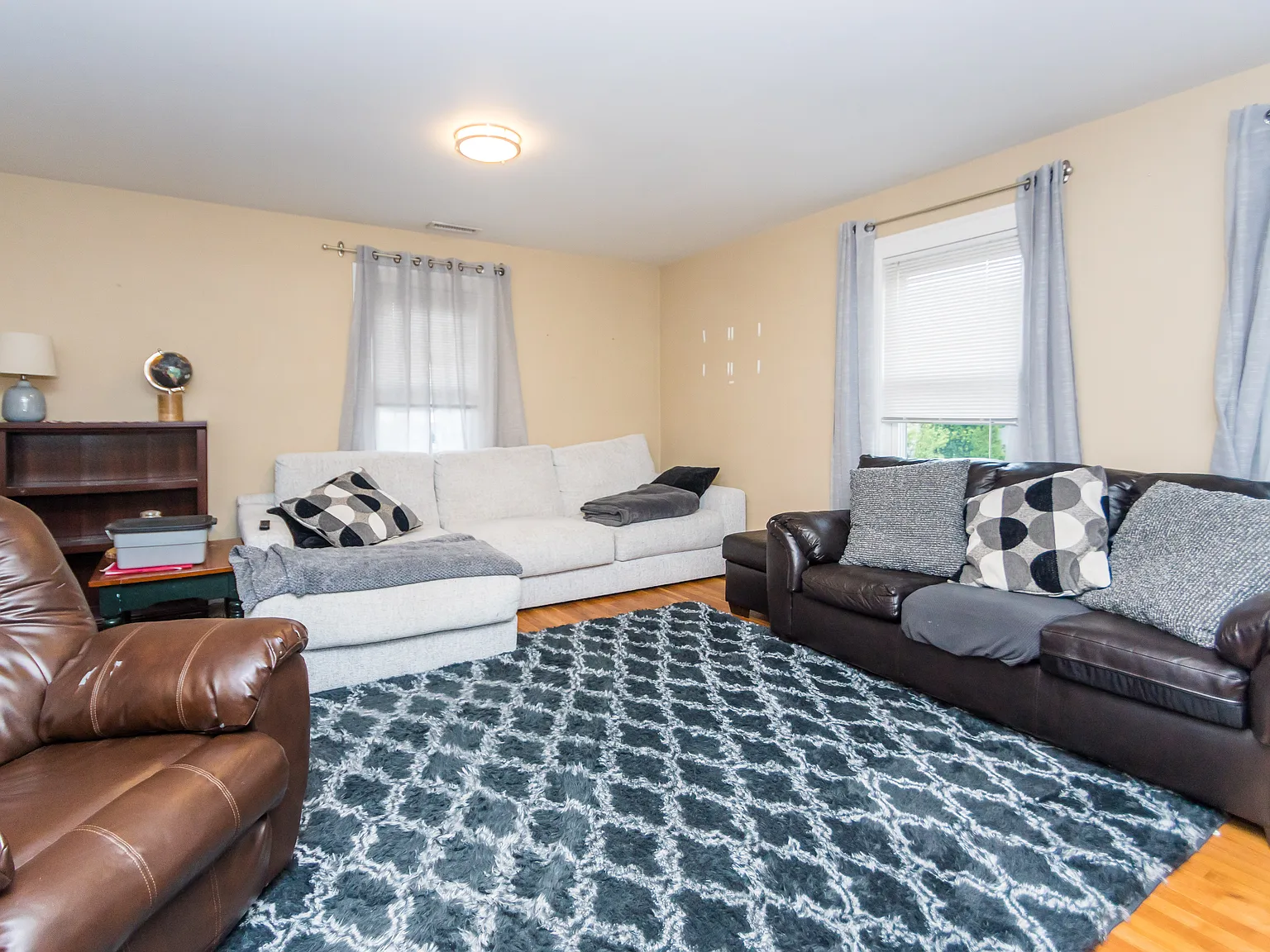 3 bed, 1100 sqft, $3,100 — Photo 4