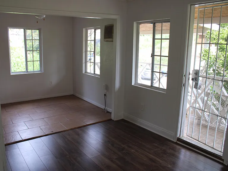 1007 Geraghty Ave — Photo 12