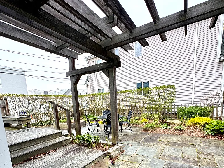 21 Diving St — Photo 33