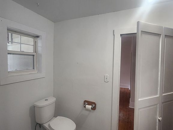 4th image of 416 Montgomery St #2