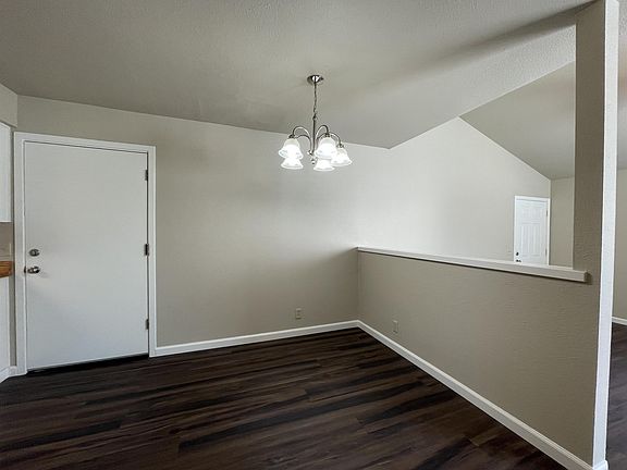 5th image of 2811 Morseman Ave