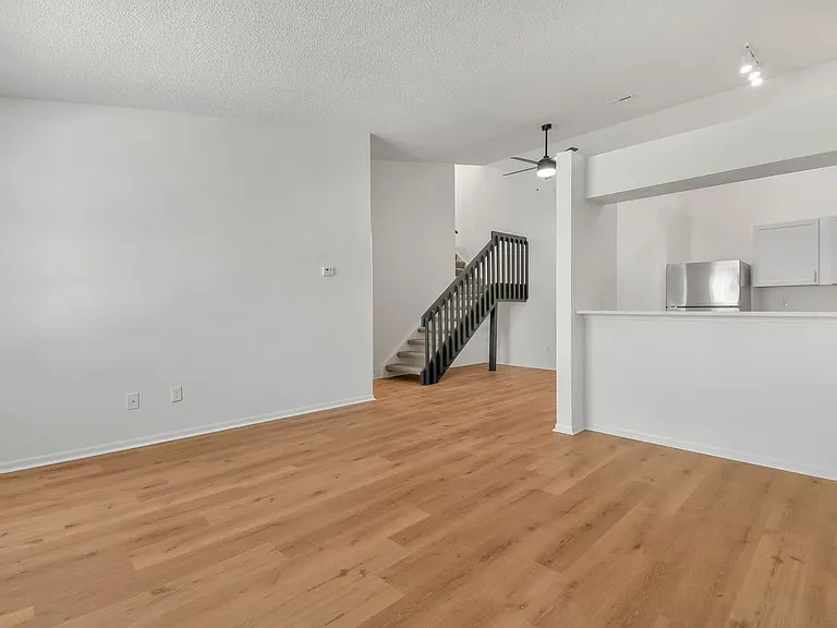 Coventry Apartments — Photo 52