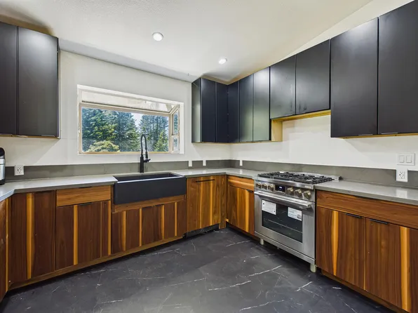 353 Kelsey Ln, Myers Flat, CA 95554