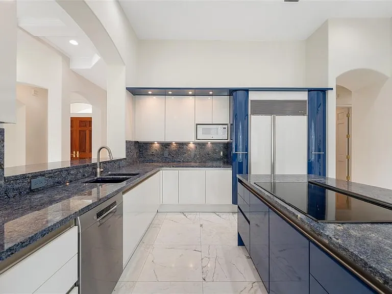 9701 Lake Isleworth Ct — Photo 11