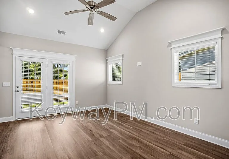 2071 Denmark Ave SE — Photo 12