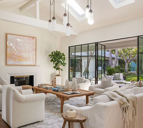 4th image of 13627 W Sunset Blvd
