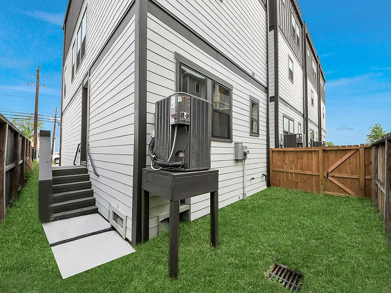 2426 Ella Blvd — Photo 41